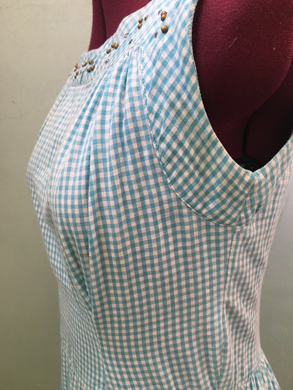 1950s cotton blue gingham sleeveless dress with f… - image 7