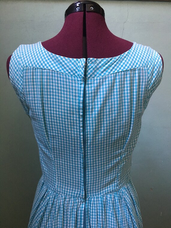 1950s cotton blue gingham sleeveless dress with f… - image 5