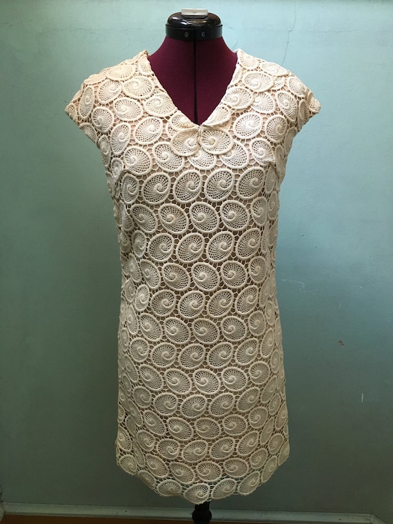 1960s Ivory lace cap sleeve mini shift dress with chiffon lining by Ilsa Engel Boutiques New York 1960s Ivory lace cap sleeve mini shift dress with chiffon lining by Ilsa Engel Boutiques New York