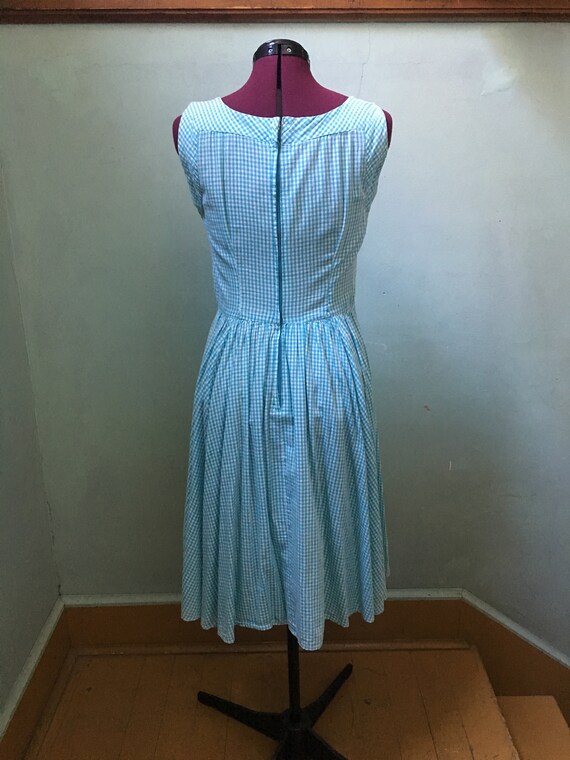 1950s cotton blue gingham sleeveless dress with f… - image 3