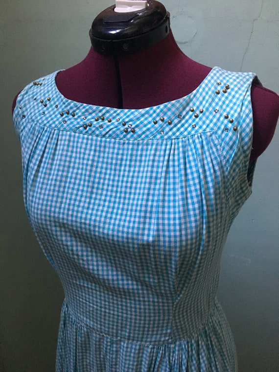 1950s cotton blue gingham sleeveless dress with f… - image 4