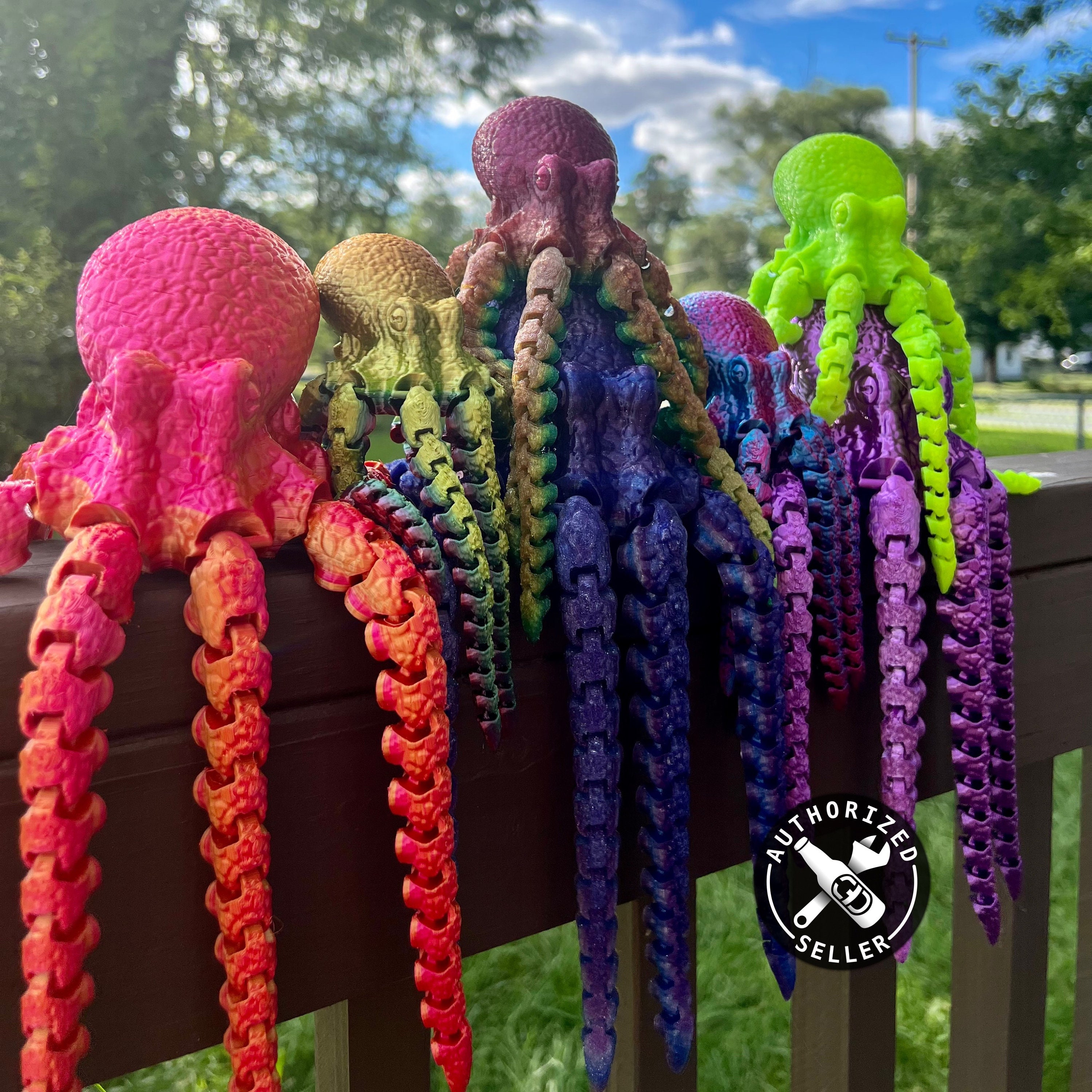 grey and white reversible octopus
