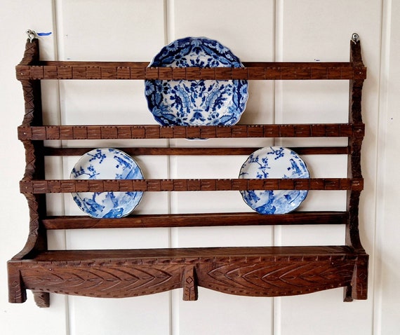 Traditional Wooden Plate Rack