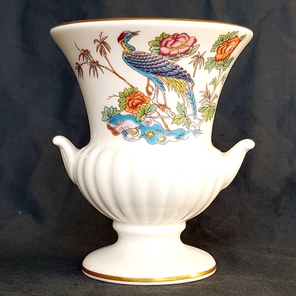 Wedgwood Kutani Vase Crane - Gold Edge Vase. Vintage Wedgwood Kutani Crane Twin Handled Ribbed Small Gold color. Wedgwood Floral Urn Vase