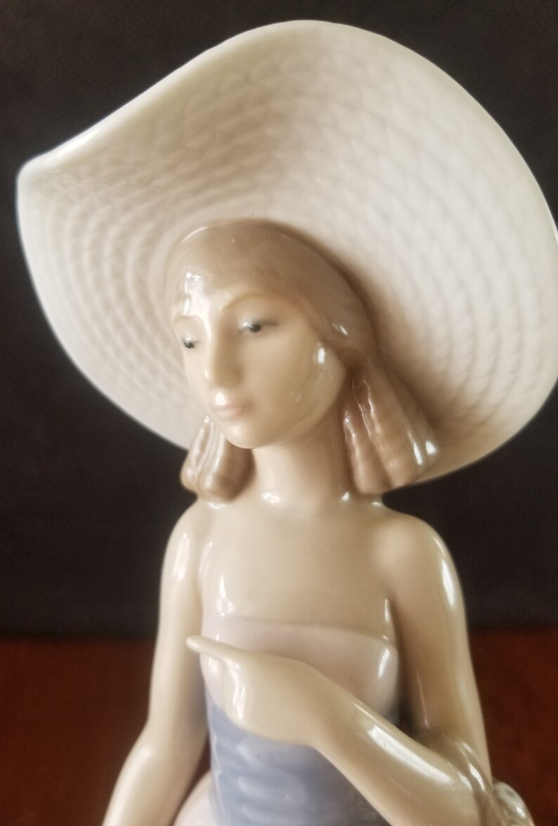 Nao Lladro Girl With Flowers Basket 1970s Lady Porcelain Figurine