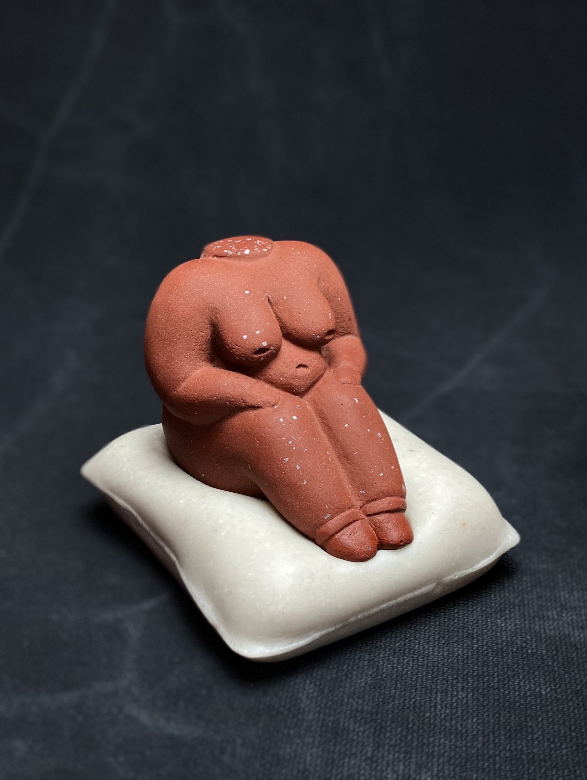Seated woman of çatalhöyük - Etsy 日本