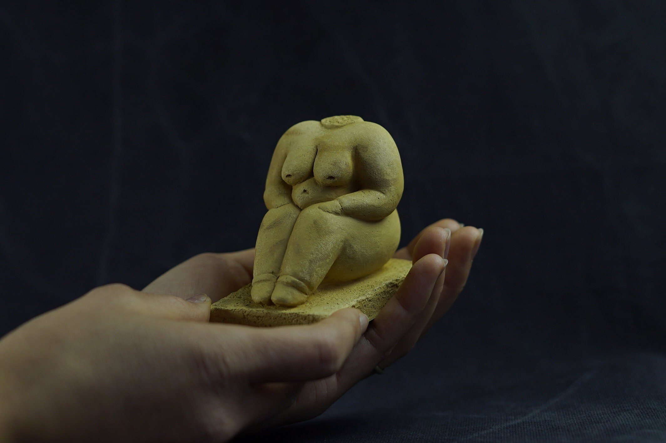 Seated woman of çatalhöyük - Etsy 日本