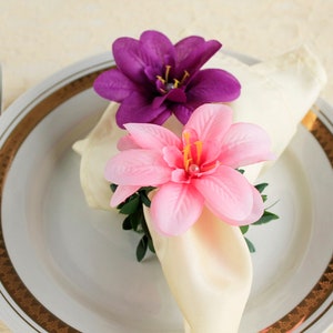 6 anelli per tovaglioli a forma di fiore rosa o viola, porta tovaglioli rosa, set di anelli per tovaglioli, decorazioni da tavola viola per le feste, anelli per tovaglioli per addio al nubilato