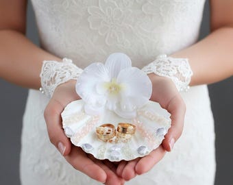 Hochzeitsringhalter mit weißer Orchidee – Muschel Ringträger, Küsten Ring-Schale, Strandhochzeit Dekoration