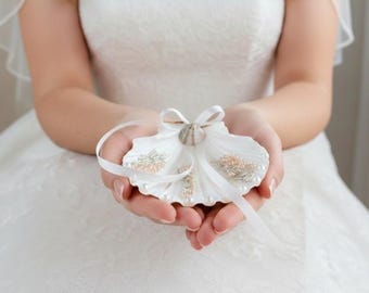 Ringhalter aus Muschel für Strandhochzeit, Maritimer Ringträger, Natürliche Hochzeitsdeko am Meer