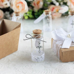 This favor may come with craft gift box, adorned with white lace and beautiful white bow on the lid.
Gift box size: app. 2.1 in x 2.1 in x 2.1 in
( 5.5 x 5.5 x 5.5 cm)