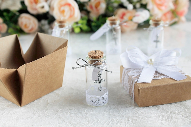 This favor may come with craft gift box, adorned with white lace and beautiful white bow on the lid.
Gift box size: app. 2.1 in x 2.1 in x 2.1 in
( 5.5 x 5.5 x 5.5 cm)