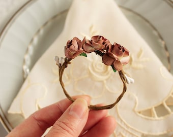 4 Beige Napkin Ring Holders, Rustic Wedding Napkin Rings Set, Beige Rose Napkin Holders, Wedding Party Table, Rustic Napkin Ring Holders