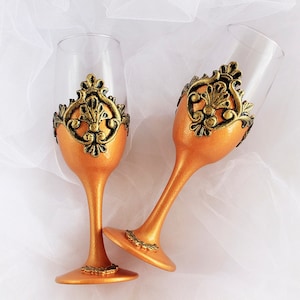 Gold Rustic Wedding Champagne Flutes – Bride and Groom Toasting Glasses, Vintage Gold Wine Glasses, Wedding Reception Decor, Wine Glass Set