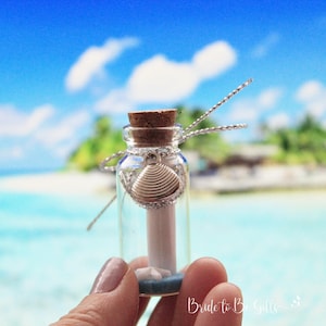 Beach Wedding Favor – Message in a Bottle with Starfish, Coastal Wedding Keepsake, Nautical Guest Thank You Gift, Mini Sand Bottle Idea