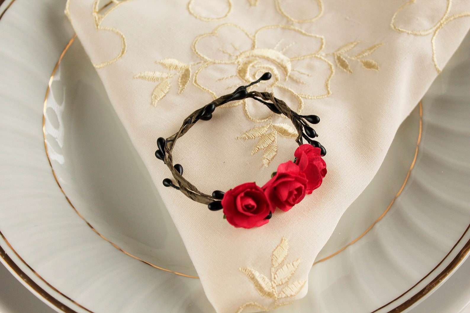 4 Red Rose Napkin Ring Holders Black & Red Wedding Napkin Etsy