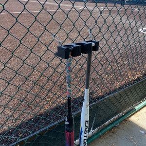 Softball / Baseball bat hanger for chainlink fence