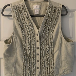 Vintage Susan Bristol Vest Cottage Core Size Large Floral Textured Ruffles 80s 90s Sage Green Made in Hong Kong Button Front Cottagecore