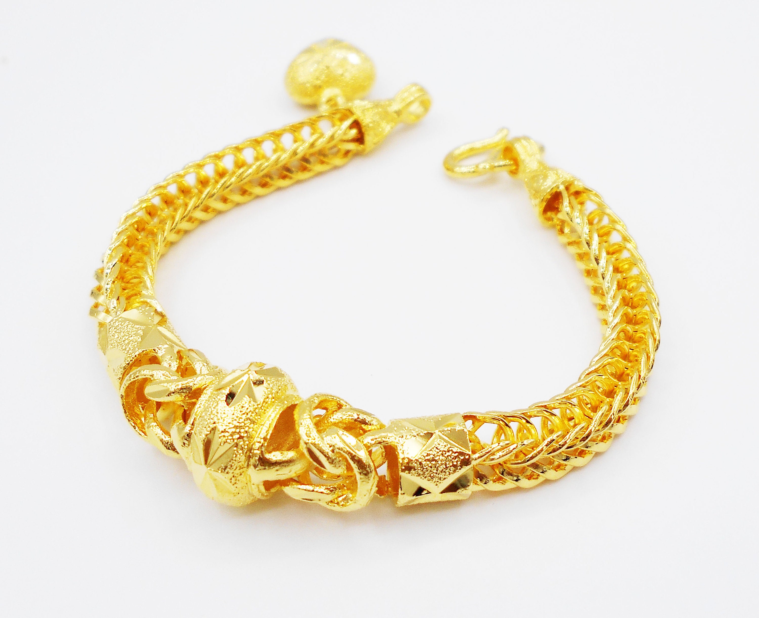 2 Baht 7" Bracelet 24K Gold Plated Heart Chain Bracelet Thai Gold Jewelry Woman 2 Baht 7" Bracelet 24K Gold Plated Heart Chain Bracelet Thai Gold Jewelry Woman