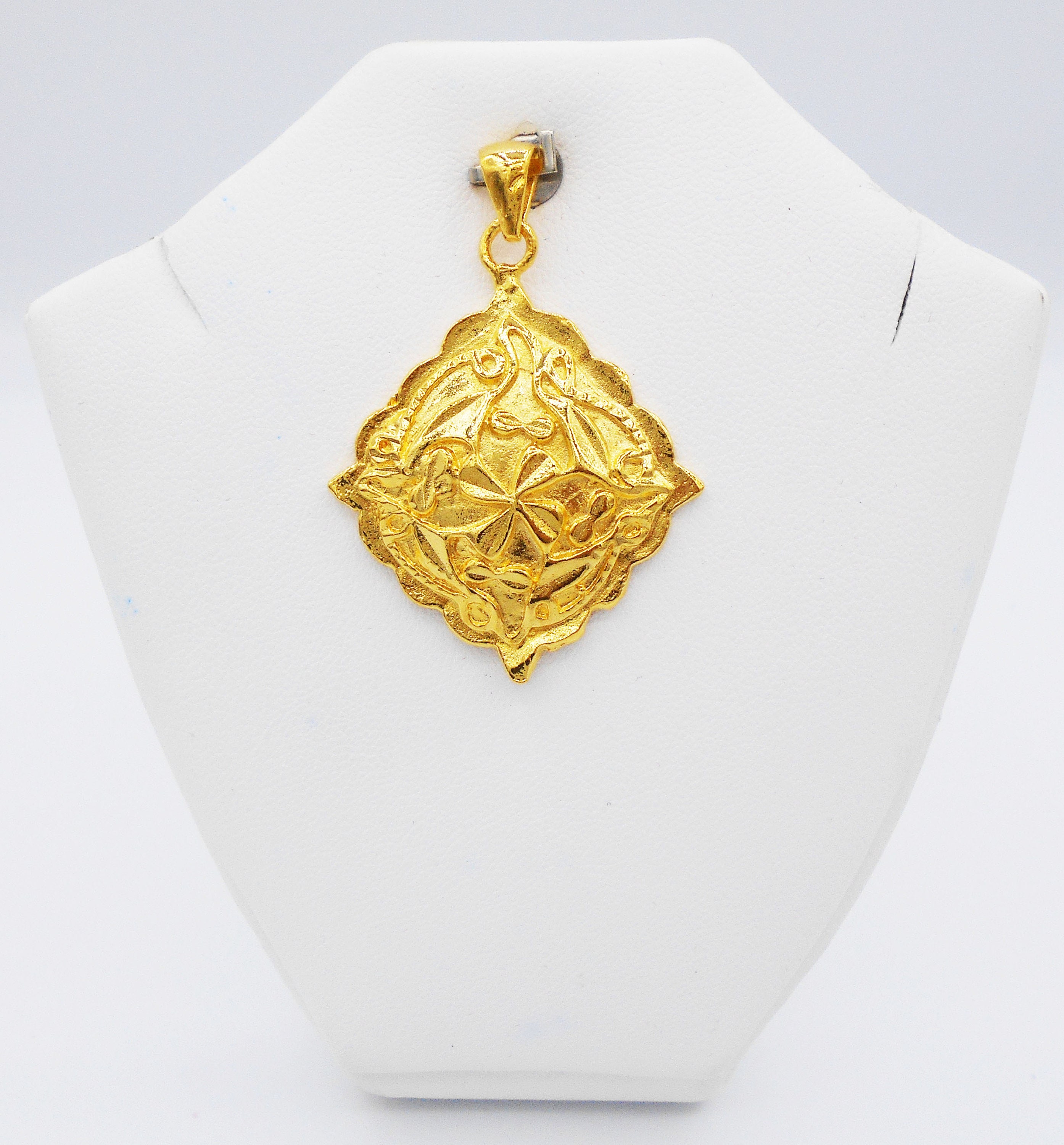 Square gold 2024 pendant designs