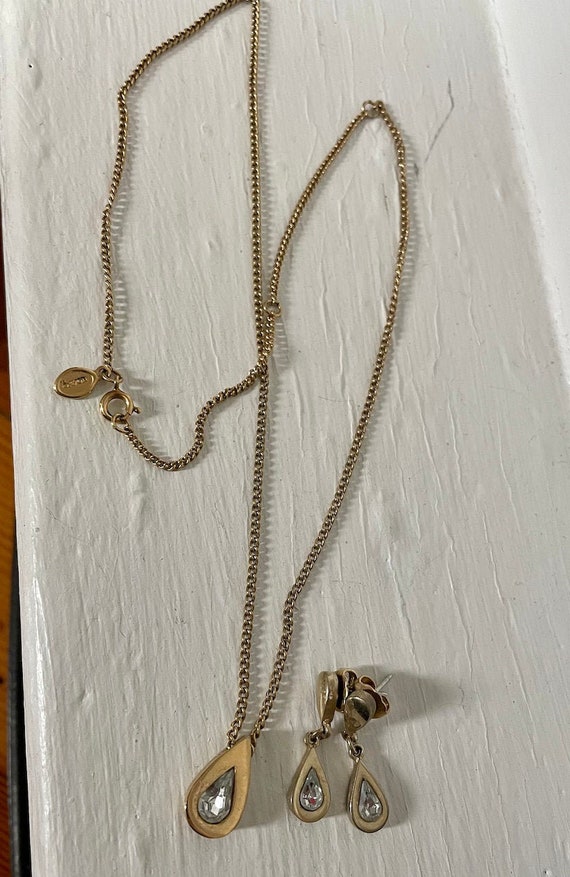 Vintage gold teardrop Avon necklace and earring se