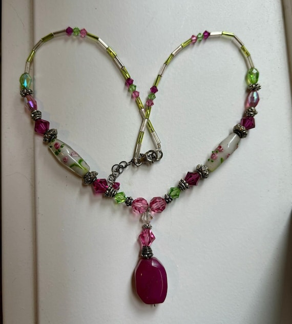 Vintage beaded lariat necklace (pink and green, fl