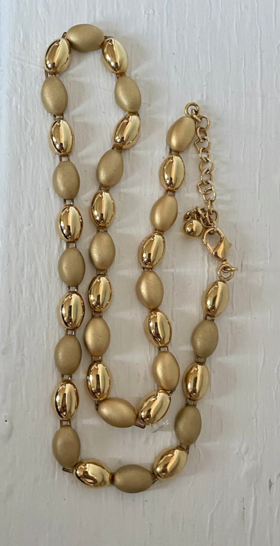 Vintage gold shiny and matte beaded necklace - image 1