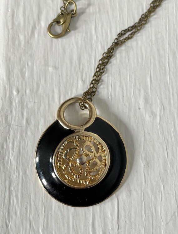Collier Pendentif Vintage Médaillon Noir Floral Doré - Occasion, Ref 4825, Sans Marque