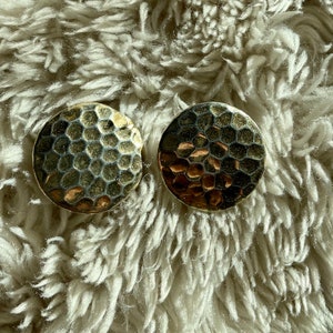 Vintage gold textured circular stud earrings