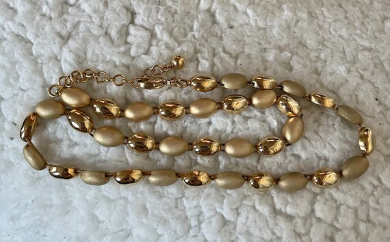 Vintage gold shiny and matte beaded necklace - image 2