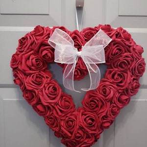 Red heart rose wreath. Red rose wall decor. Spring door wreath. Farmhouse wreath. Valentine's Day gift. Valentine's day wreath