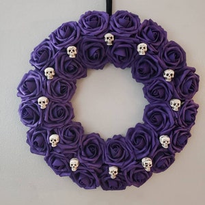Skull Wreath with purple roses for Halloween. Witchy wreath. Gothic Victorian Skull decor Wiccan decor. Halloween wreath. Gothic wall decor