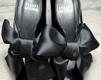 Stuart Weitzman Black Patent Leather Closed Toe Tall Heels Grosgrain Bows Size 9