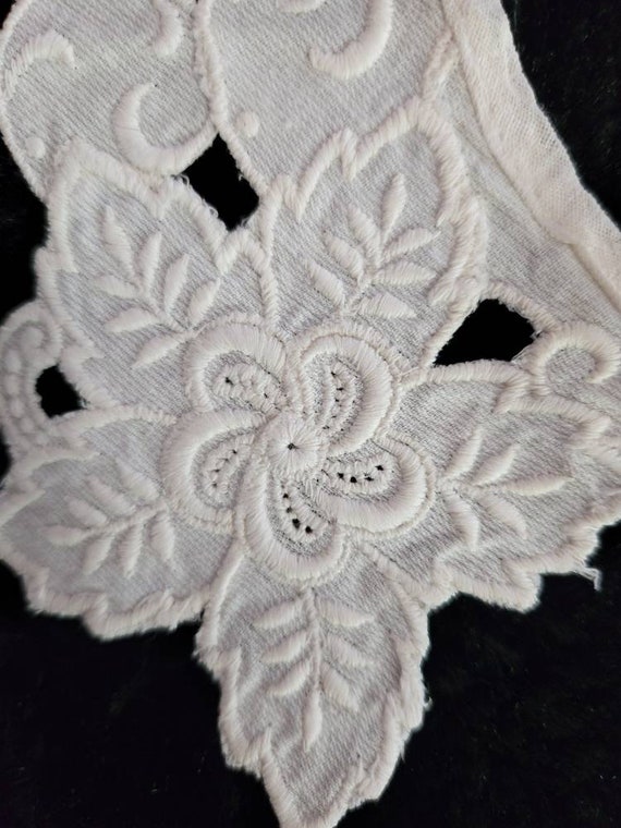 Vtg White  Cotton Embroidered necklace White Pete… - image 2