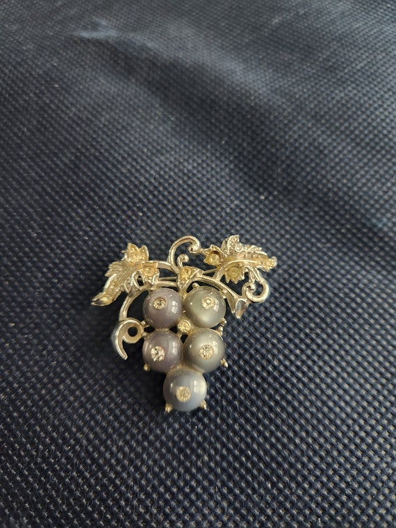 Early 1940s  rare Coro bunch of grapes brooch/pin