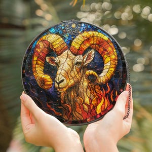 Widder Sternzeichen Glasmalerei Suncatcher | Feurige Astrologie Fenster Dekoration | Runder Sun Catcher Himmlisches Geschenk