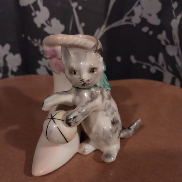 UCAGCO China Handpainted Japan cat with shoe and ball figurine