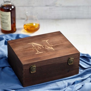 Boîte souvenir personnalisée, boîte gravée, boîte cadeau personnalisée, cadeau de douche, boîte nom gravé, boîte souvenir, boîte cadeau rustique, cadeau garçon d'honneur