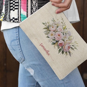 Personalized makeup bag, personalized cosmetic bag. Personalized Makeup Bag for Mom – A Thoughtful & Stylish Gift