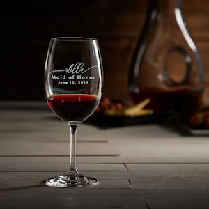 Personalized wine Glass, wine glass, Maid of honor gift, Bridal gift, wedding gifts, bridesmaid gifts, Gift for her, Gift for maid of honor