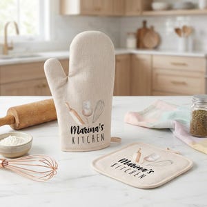Personalized Oven Mitt and Pot Holder Set with Custom Name - Mother's Day Gift