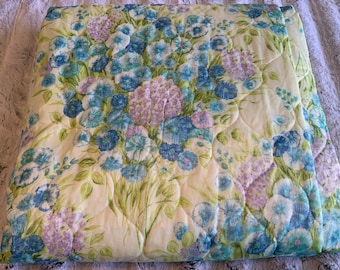 Vintage 1970’s * FLORAL BEDSPREAD * Hydrangeas * King-Size/114”W x 116”L * Fashion Manor/JCPenney * Blues/Green/Lavender * FREE Shipping