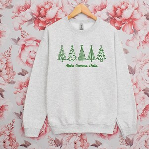 Alpha Gamma Delta Schwesternschaft Weihnachten Santa Crewneck / benutzerdefinierte Farbe griechische bestickt Gildan 18000 Sweatshirt / Big Little Sister Geschenk