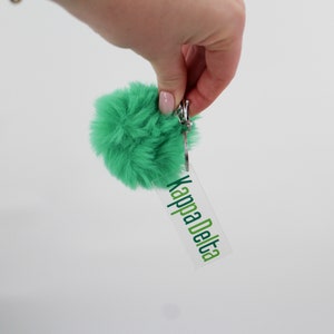 Kappa Delta Sorority Keychain / KD Benutzerdefinierte Farbe Griechische Schlüsselanhänger mit Pom Pom / Big Little Sister Gift