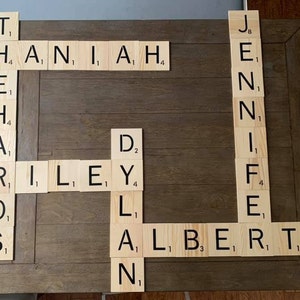 Scrabble Fliesen: Familiennamen, Zitate und Sprüche