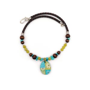 COLLAR LINEA PATCHWORK Azul y Verde, pintado a mano con piedras naturales, Puntillismo Dot Art, Pieza Unica