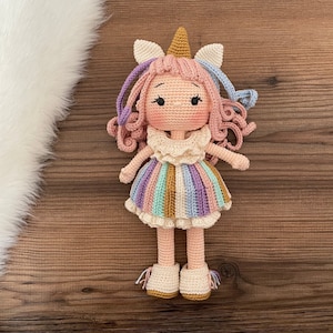 Einhorn Mädchen Puppe | Handgemachtes Amigurumi Spielzeug | Einhorn Häkelpuppe | Personalisiertes Geschenk Name Plüschtier | Kinderzimmer Dekor | Baby-Dusche-Geschenk