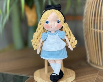 Alice Häkelpuppe: Personalisiertes Amigurumi Plüschtier