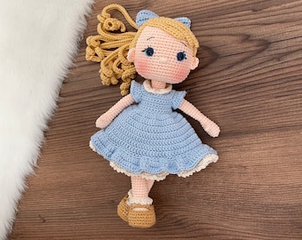 Poupée au crochet | Poupée personnalisée Cendrillon Fille | Peluche douce tricotée Amigurumi | Poupée Amigurumi terminée | Paniers-cadeaux pour la Saint-Valentin