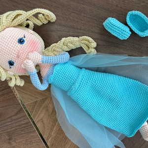 Handmade crocheted amigurumi dolls of Elsa and Anna, inspired by Frozen. Detailed with colorful outfits, perfect for custom name personalization or gifting.